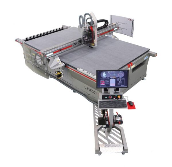 The UNICO TT has a solid frame and precise construction that allows processing of materials from easy to cut to very difficult, from basic non-asbestos and thin rubbers to tanged graphite and nylon-reinforced rubber for conveyors, with impressive edge quality and accuracy.